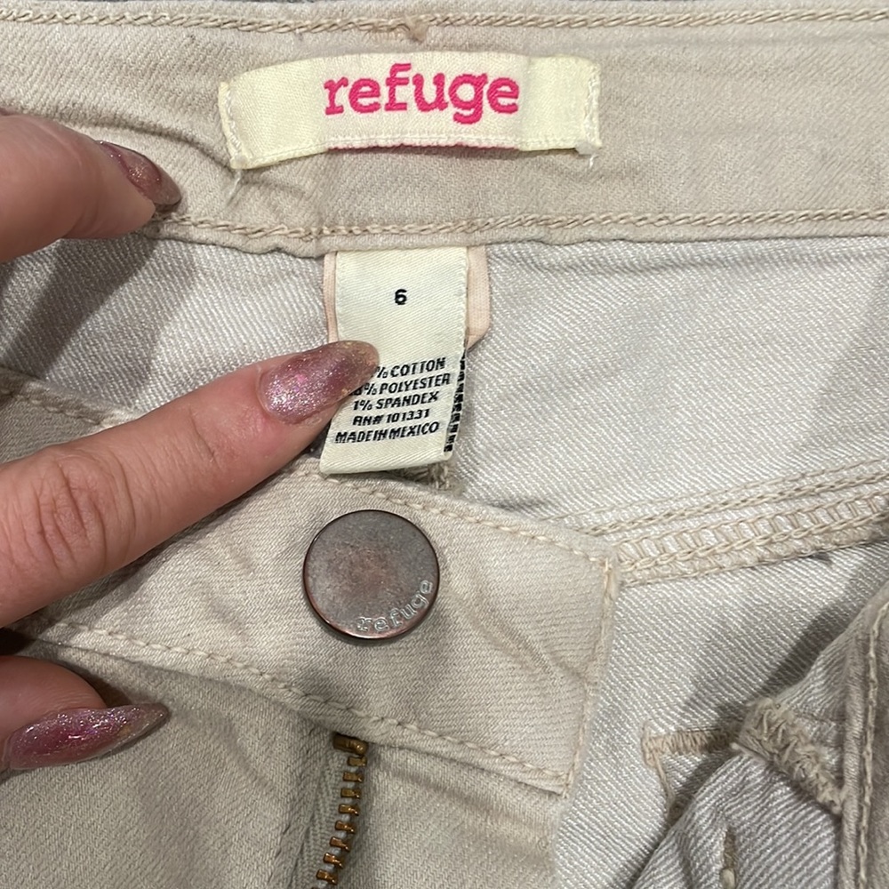 Light tan pants - Picture 2 of 4